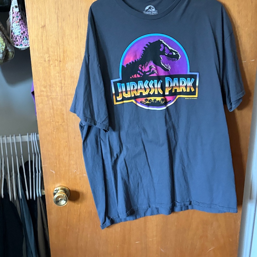 💕3/$25💕Jurassic Park Graphic Short Sleeve Tee - Gray